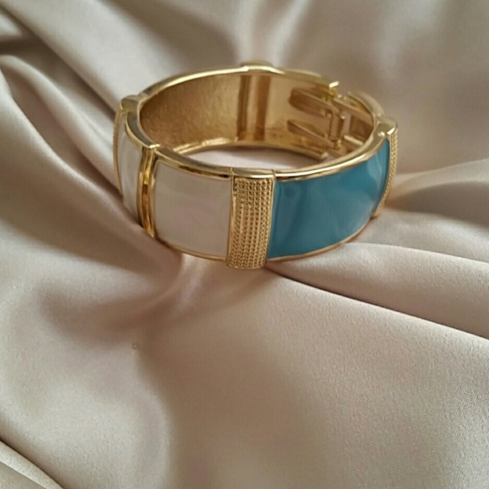 Gold plated T&J Designs bracelet.